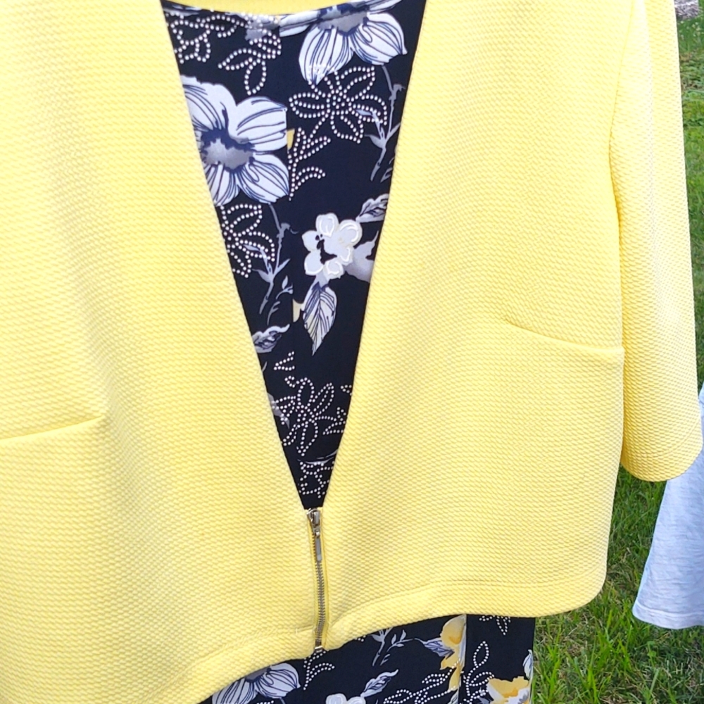 Yellow, White, and Black Perceptions Floral Sleeveless XL Dress with Zip Shrug